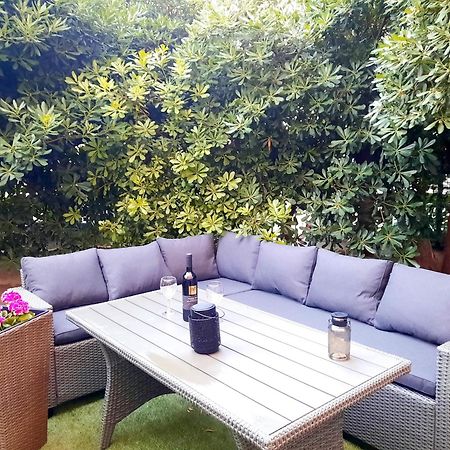 Split Symphony Veranda: Modern, New Apartment Eksteriør billede
