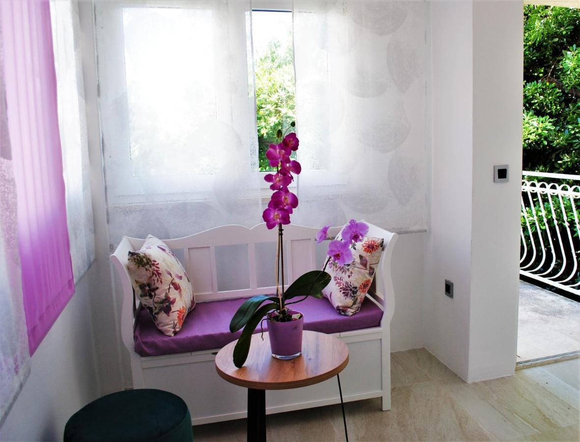 Split Symphony Veranda: Modern, New Apartment Eksteriør billede