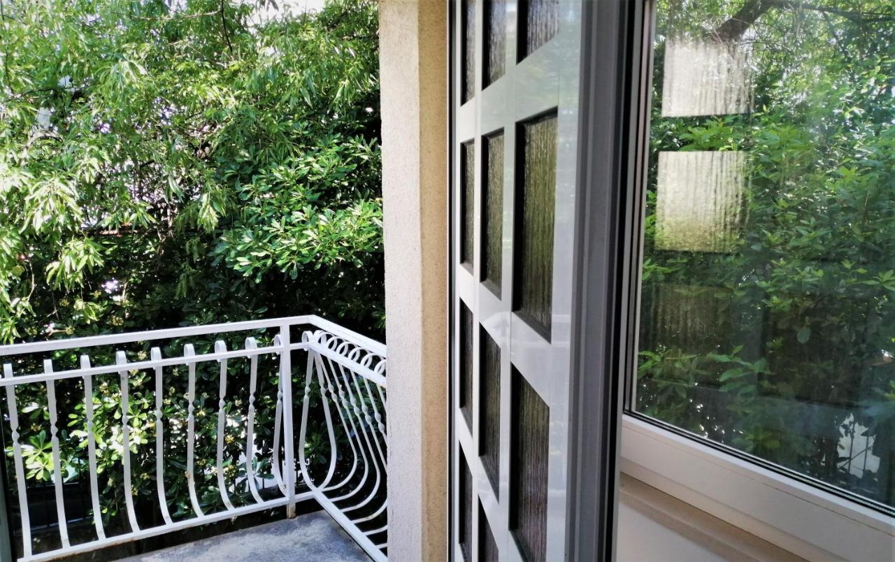 Split Symphony Veranda: Modern, New Apartment Eksteriør billede
