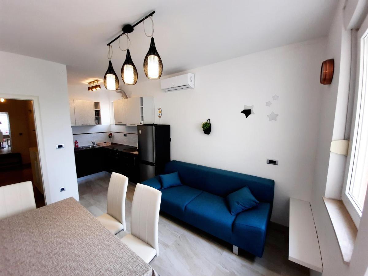 Split Symphony Veranda: Modern, New Apartment Eksteriør billede