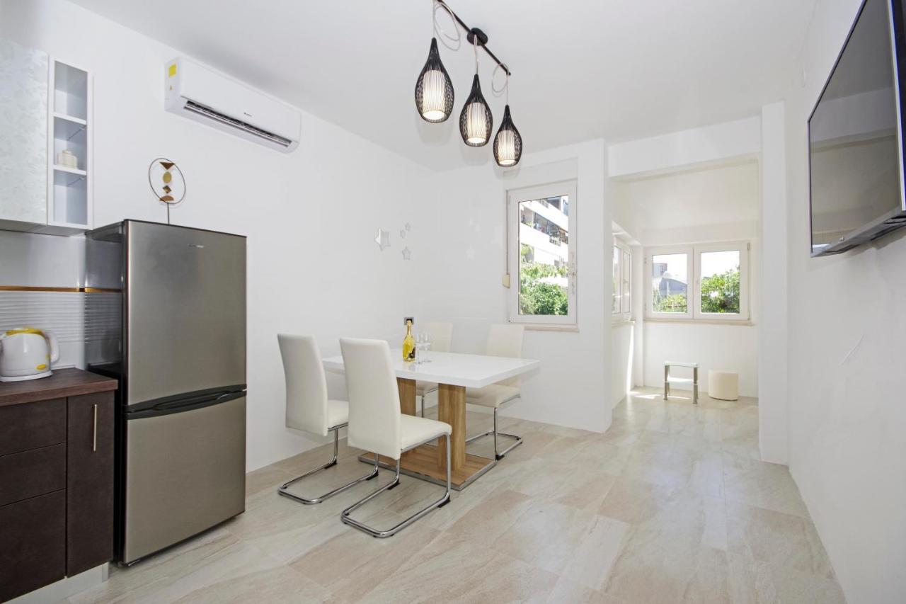 Split Symphony Veranda: Modern, New Apartment Eksteriør billede
